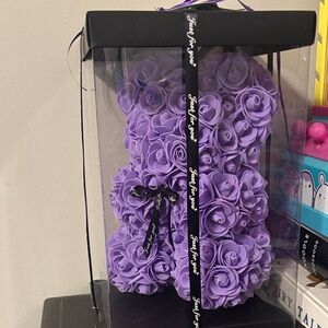 “Forever roses” shaped like a bear